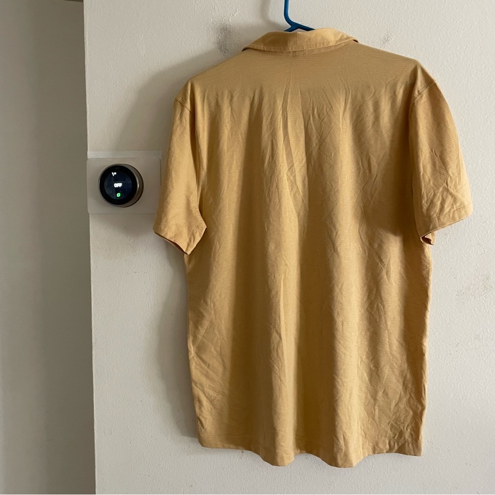 Lululemon Men's Tan yellow Shirt size large
